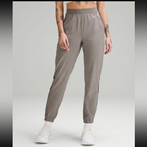 NWT Lululemon Adapted State High Rise Jogger *AIRFLOW - Size 0 - Carbon Dust